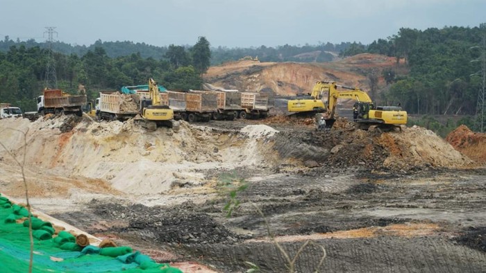 Material buat Bangun Akses Jalan Tol ke IKN Tiba di Balikpapan
