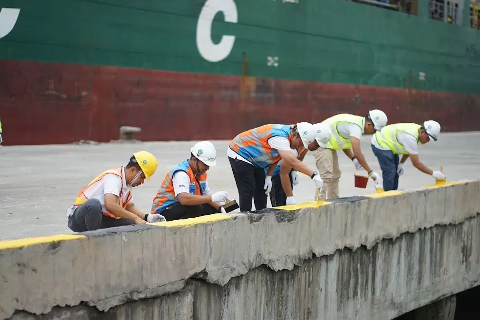 Pengecatan Pedestrian serta Penanaman Pohon di Pelabuhan Belawan Dalam Rangka Hari Dermaga Nasional