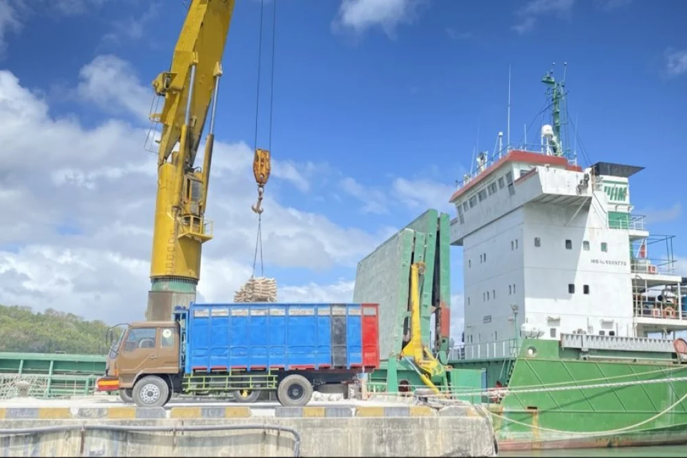 Distribusi Pupuk Melalui Pelabuhan Lembar NTB Naik 8,6%